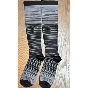 New! 2 pairs of compression socks size small/medium